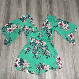 Charlotte Russe Green Floral Romper Open Back Tie Waist Boho 3/4 Sleeve Size XS.